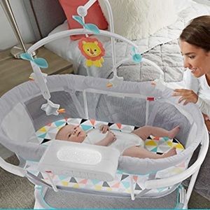 Bassinet with Mattress Pad and Sheets